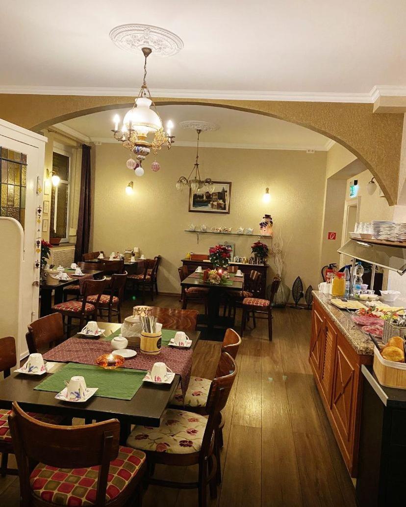 Link Hotel *