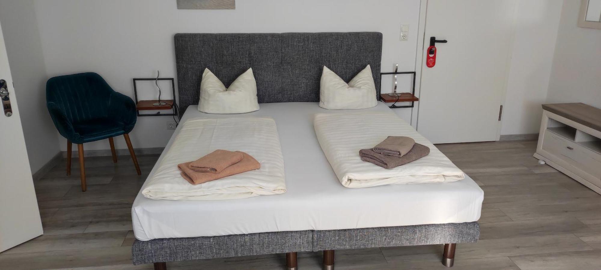 Link Hotel *